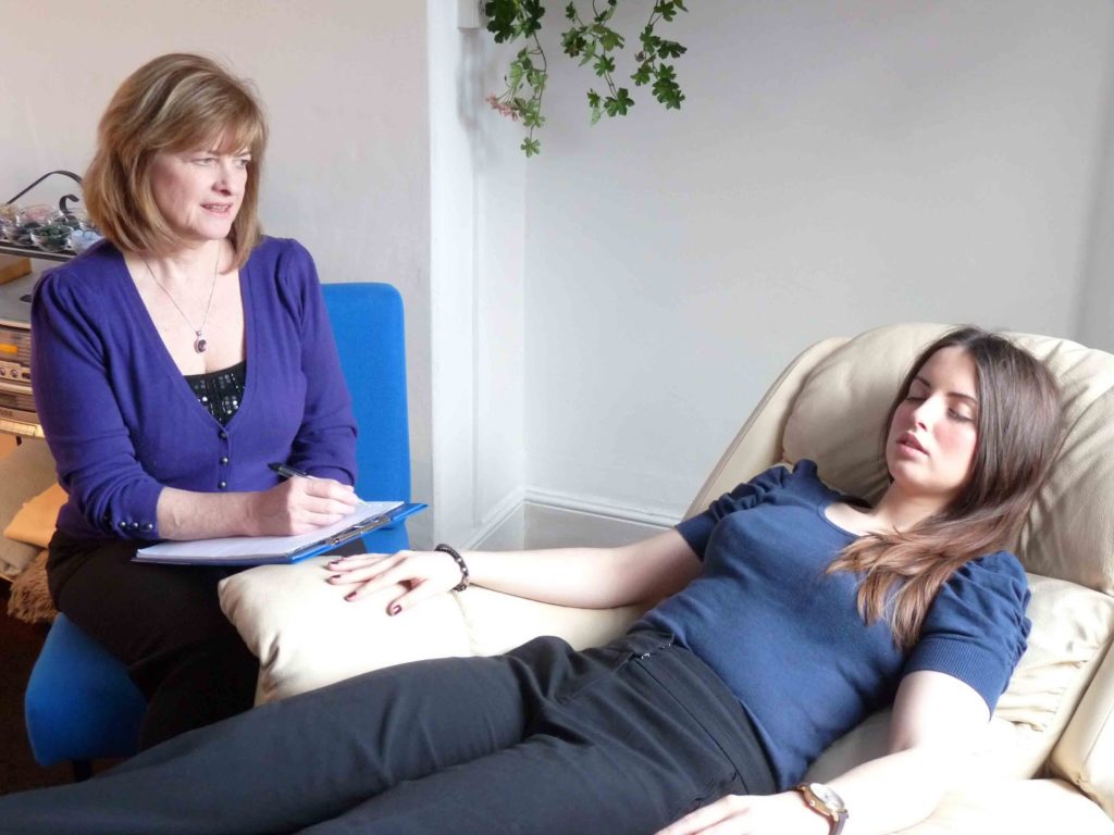 how to become a hypnotherapist