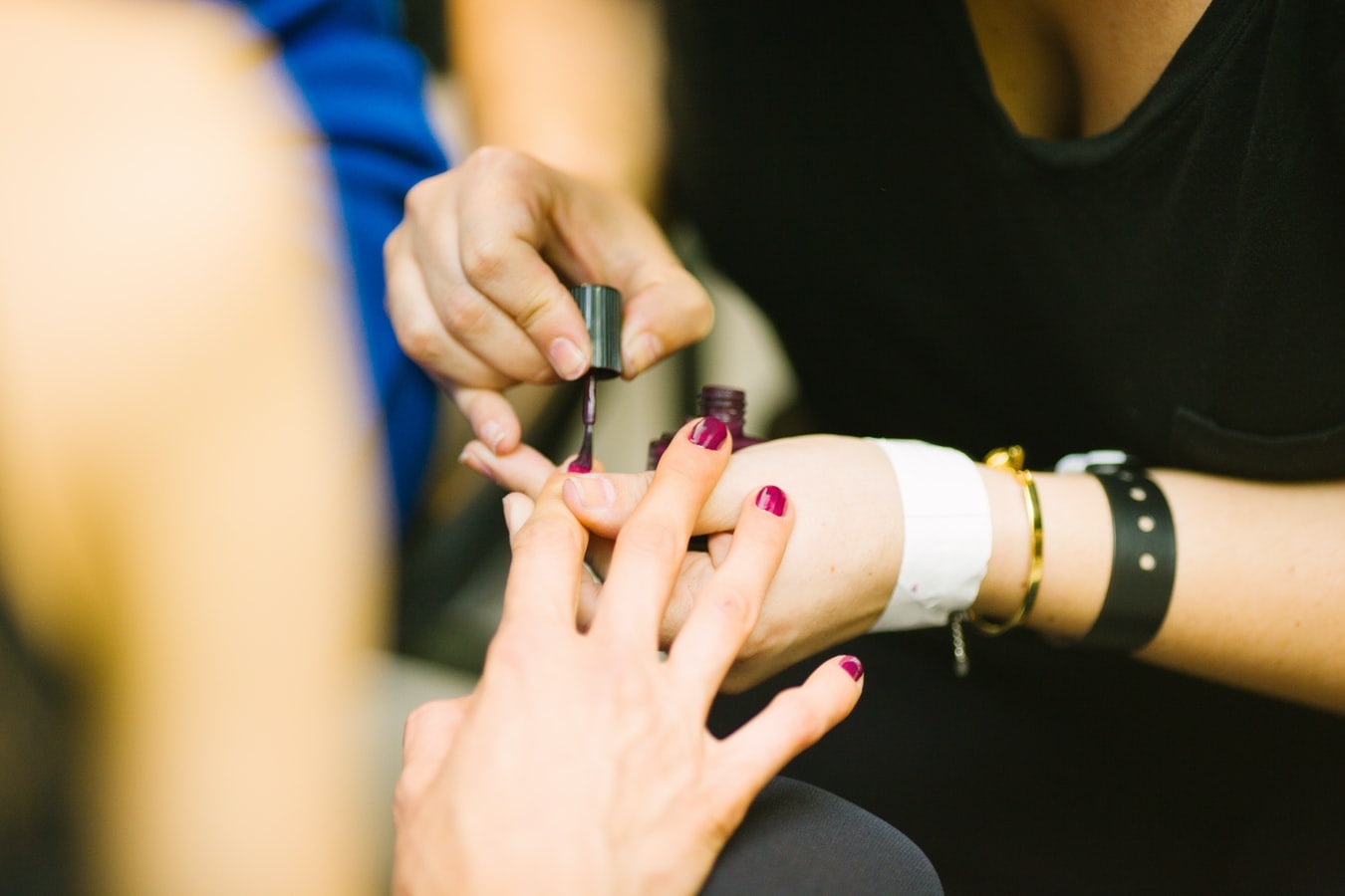 how-to-become-a-nail-technician-courses-salary-personal-qualities