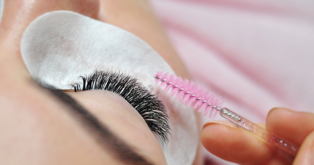 how to become a lash tech