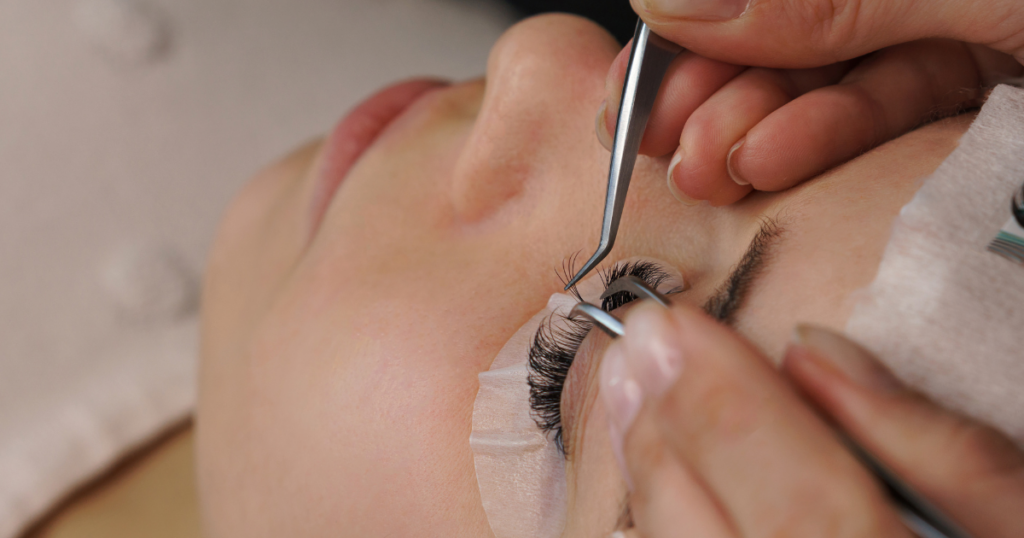 how to become a lash tech